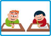 Los dos niños dibujan, cada uno en su cuaderno